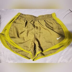 Short Nike size M